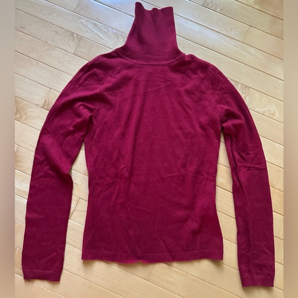 BCBGMaxAzria red turtleneck sweater knit classic - Picture 6 of 7